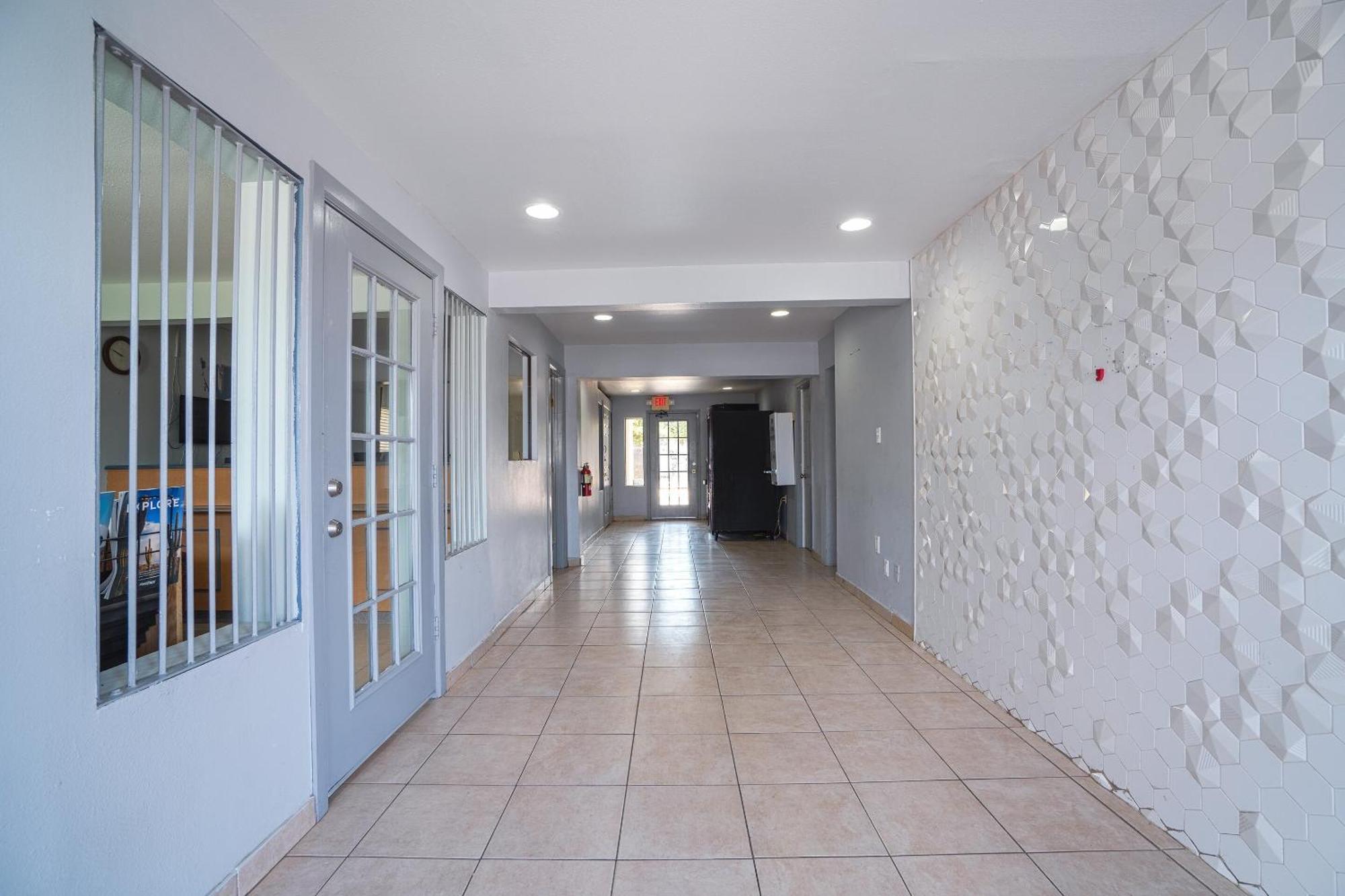 Oyo Hotel Мидленд Экстерьер фото